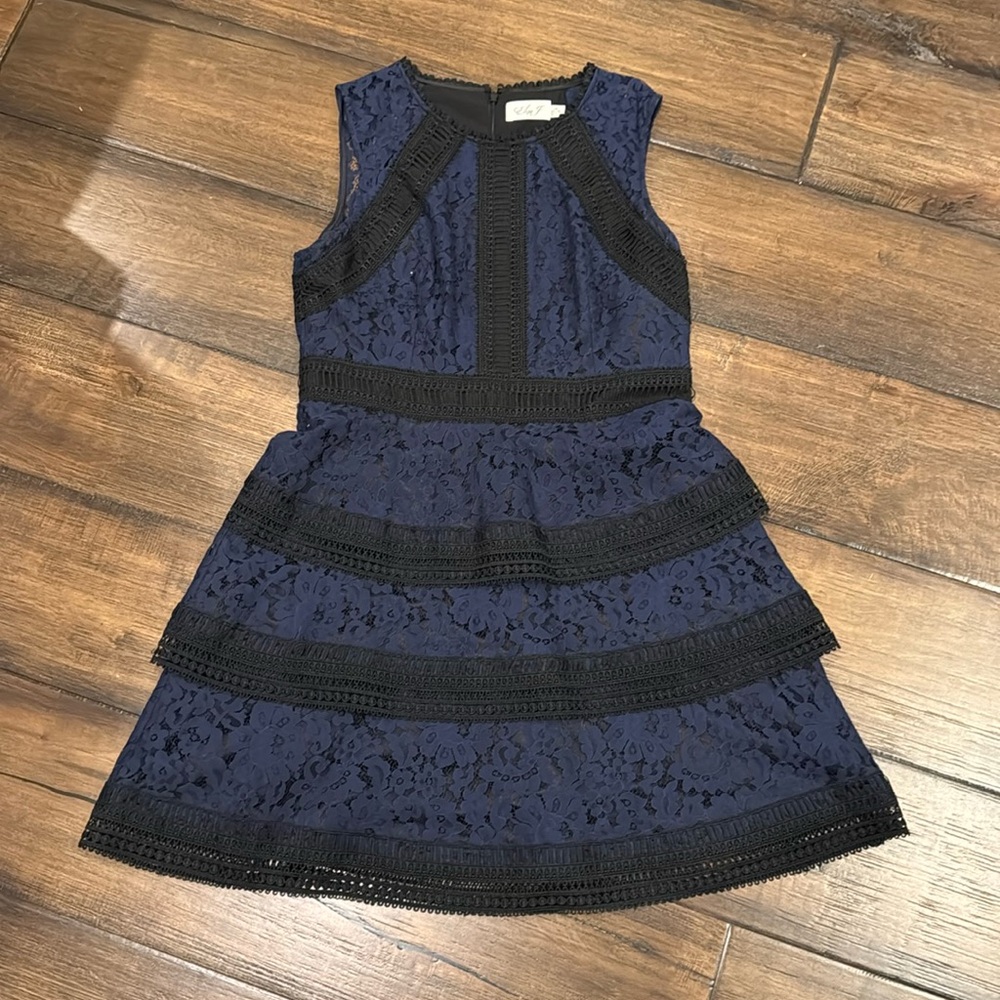 Beautiful lace detail Eliza J navy and black dress.